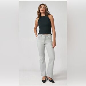 🩷. 372. DKNY Light Wash Straight Leg Jeans – Mid Rise Casual Denim Pants